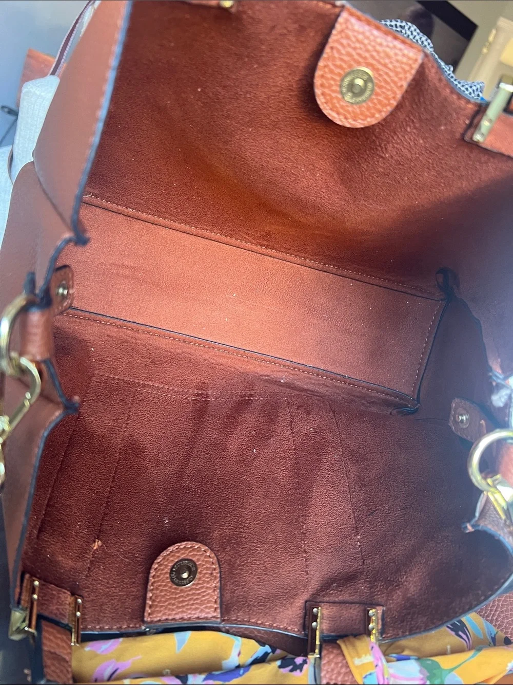 Steve Madden divider detachable